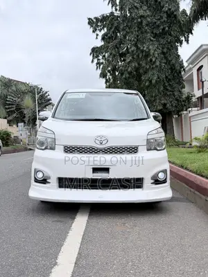 Toyota Voxy 2010 White