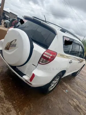 Toyota RAV4 3.5 2012 White