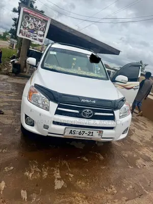 Toyota RAV4 3.5 2012 White