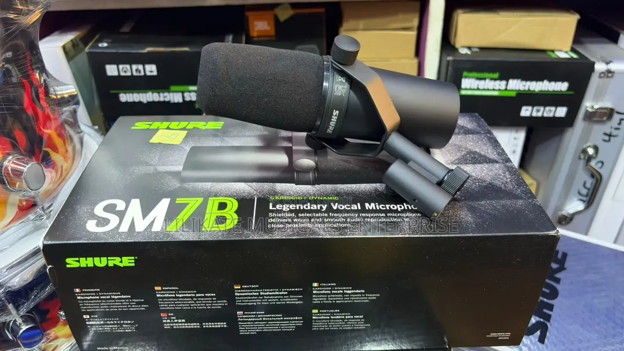 SHURE SM7B Studio Microphone