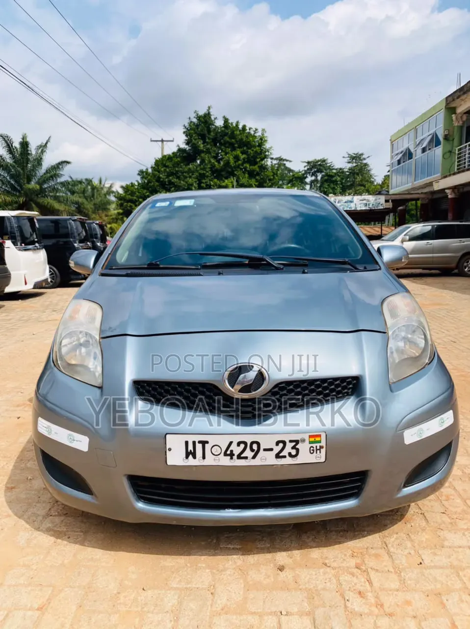 Toyota Vitz 2010 Silver