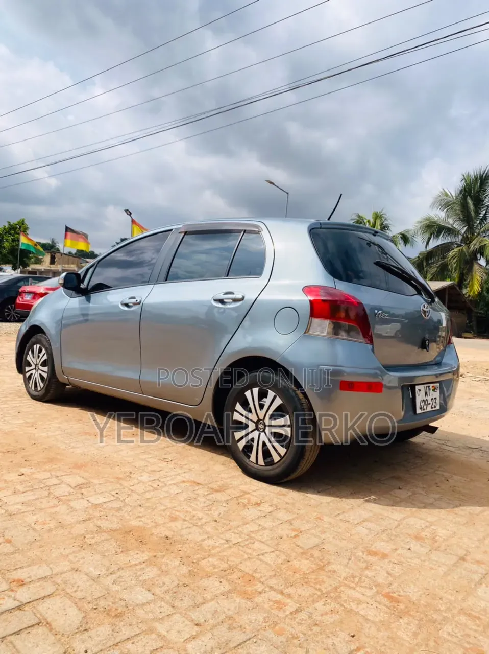 Toyota Vitz 2010 Silver