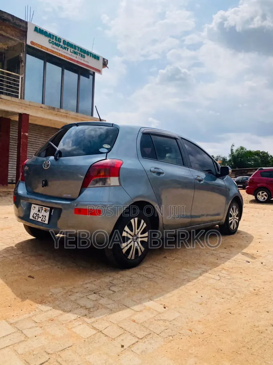 Toyota Vitz 2010 Silver