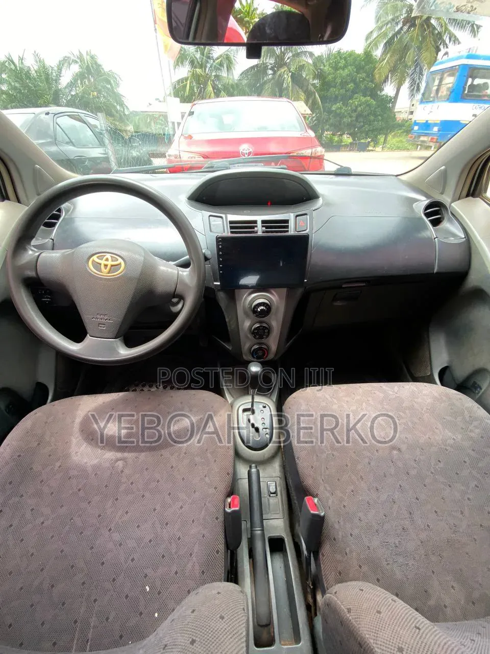 Toyota Vitz 2010 Silver