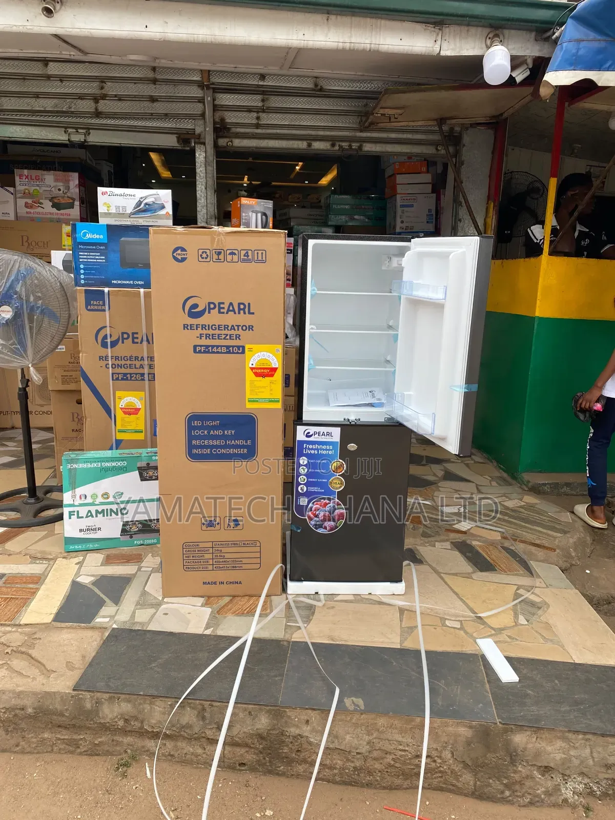 Quality Pearl 102 Litre Fridge With Bottom Freezer and 3 Drawers