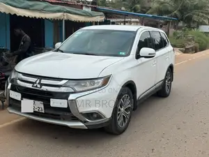 Mitsubishi Outlander SE FWD 2017 White