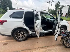 Mitsubishi Outlander SE FWD 2017 White