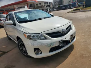 Toyota Corolla S 5-Speed 2013 White