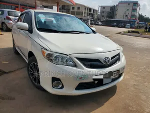 Toyota Corolla S 5-Speed 2013 White