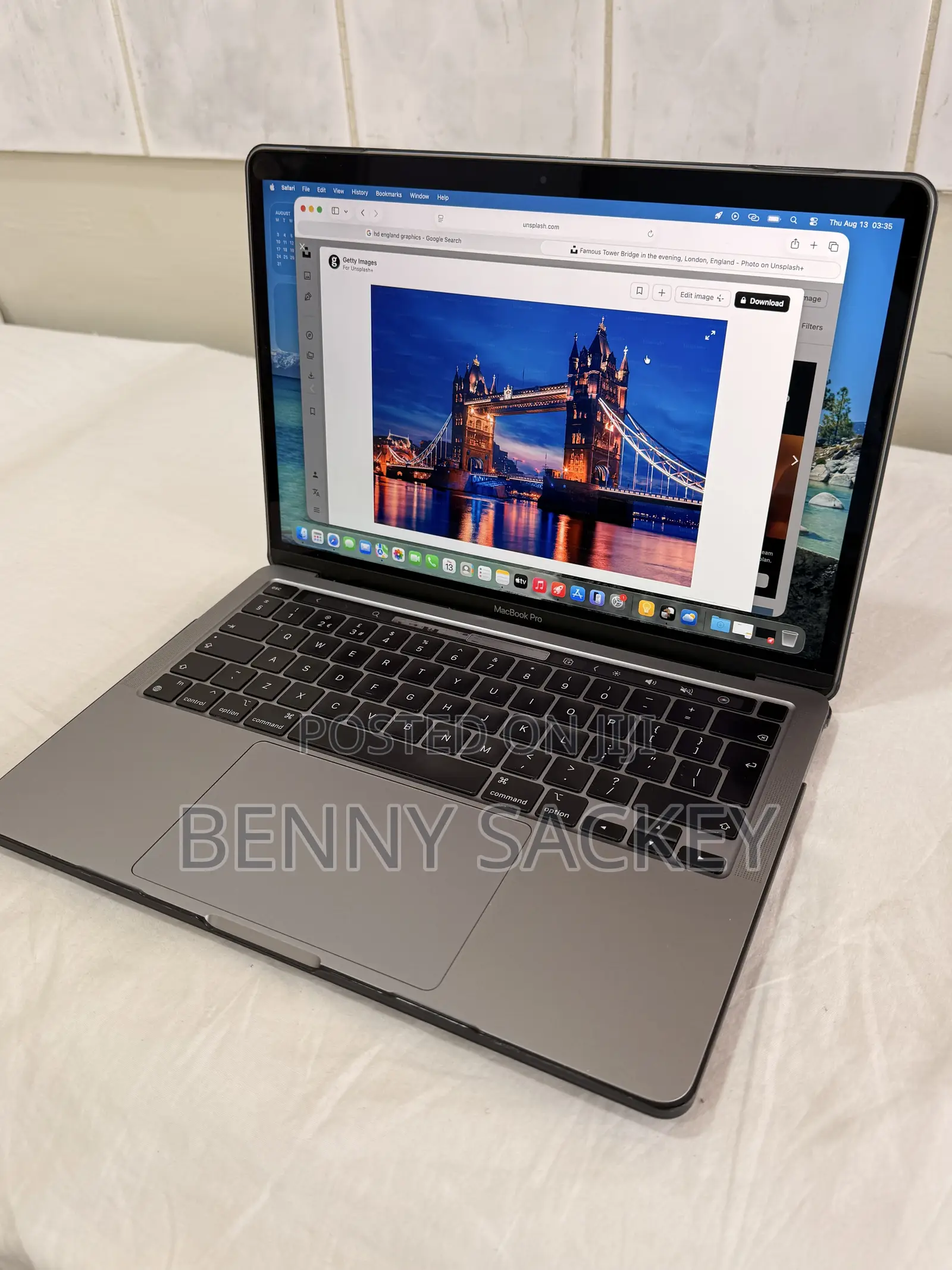 Laptop Apple MacBook Pro 2022 M2 8GB Apple M2 SSD 256GB