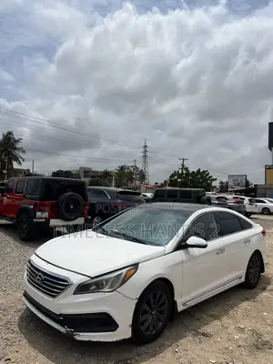 Hyundai Sonata Sport 2.0T Sedan FWD (2.0L 4cyl 6A) 2017 White