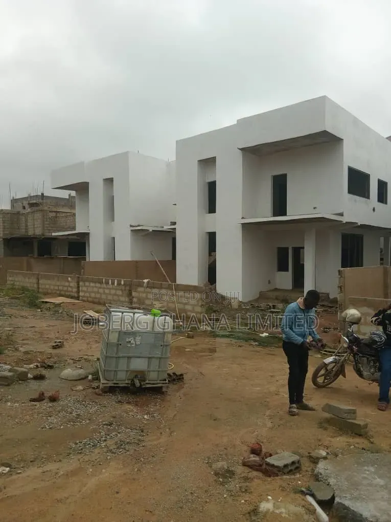 3bdrm Townhouse/Terrace in Tema Metropolitan for sale