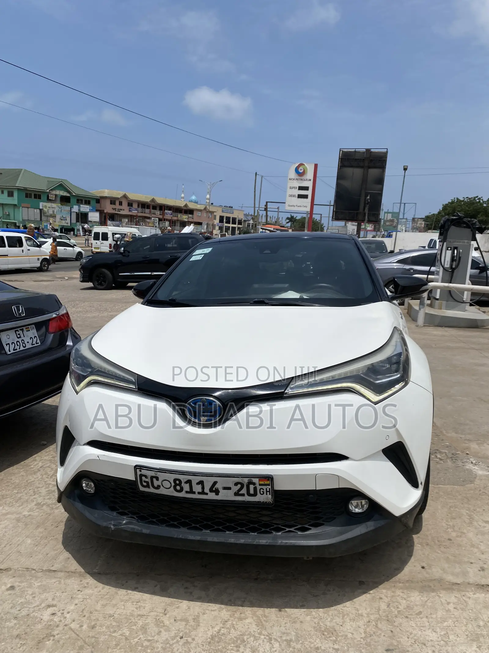 Toyota C-HR XLE FWD Sport Utility (2.0L 4cyl 2AM) 2018 White