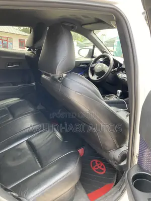 Toyota C-HR XLE FWD Sport Utility (2.0L 4cyl 2AM) 2018 White