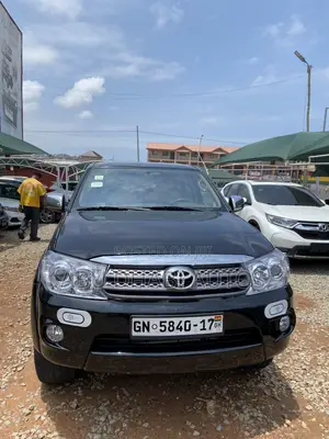 Toyota Fortuner 2.5 D AWD 2010 Black