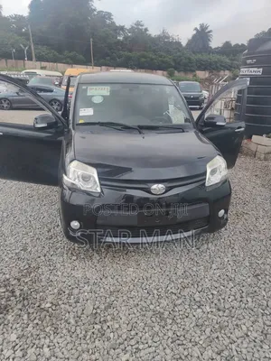 Toyota Sienta 2016 Black