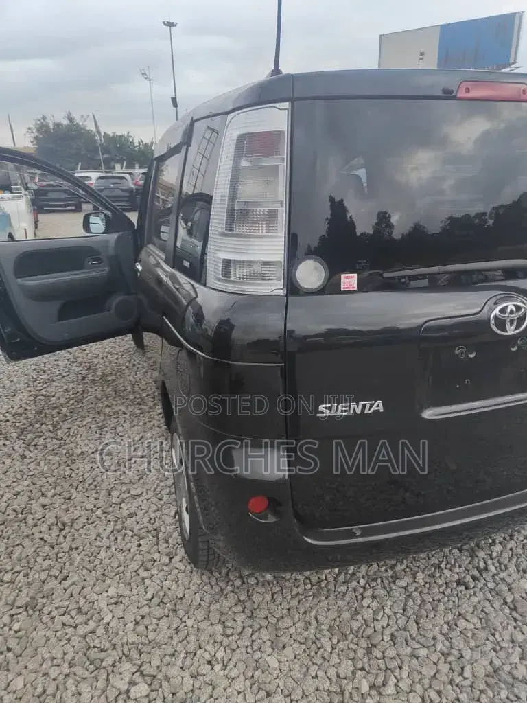 Toyota Sienta 2015 Black