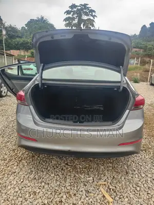 Hyundai Elantra 2018 Gold