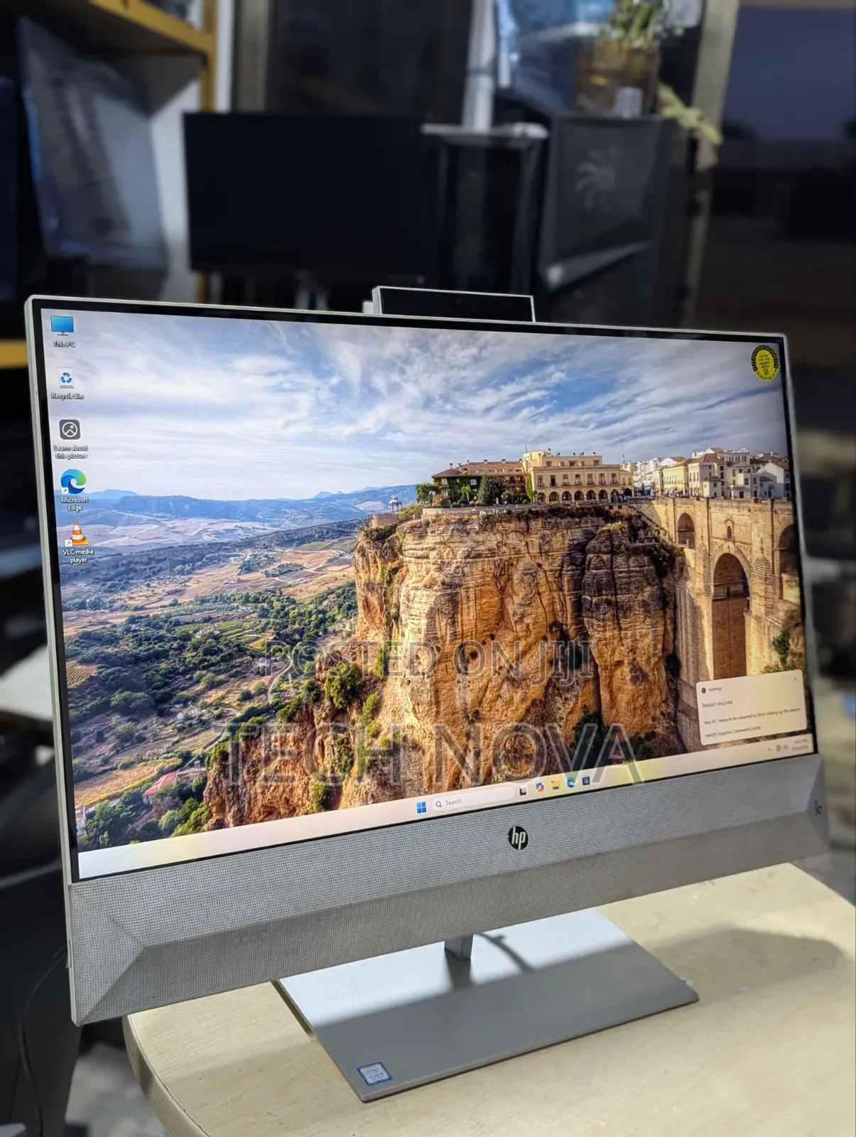 Desktop Computer HP Pavilion 27 8GB Intel Core i5 SSD 256GB
