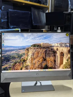 Desktop Computer HP Pavilion 27 8GB Intel Core i5 SSD 256GB