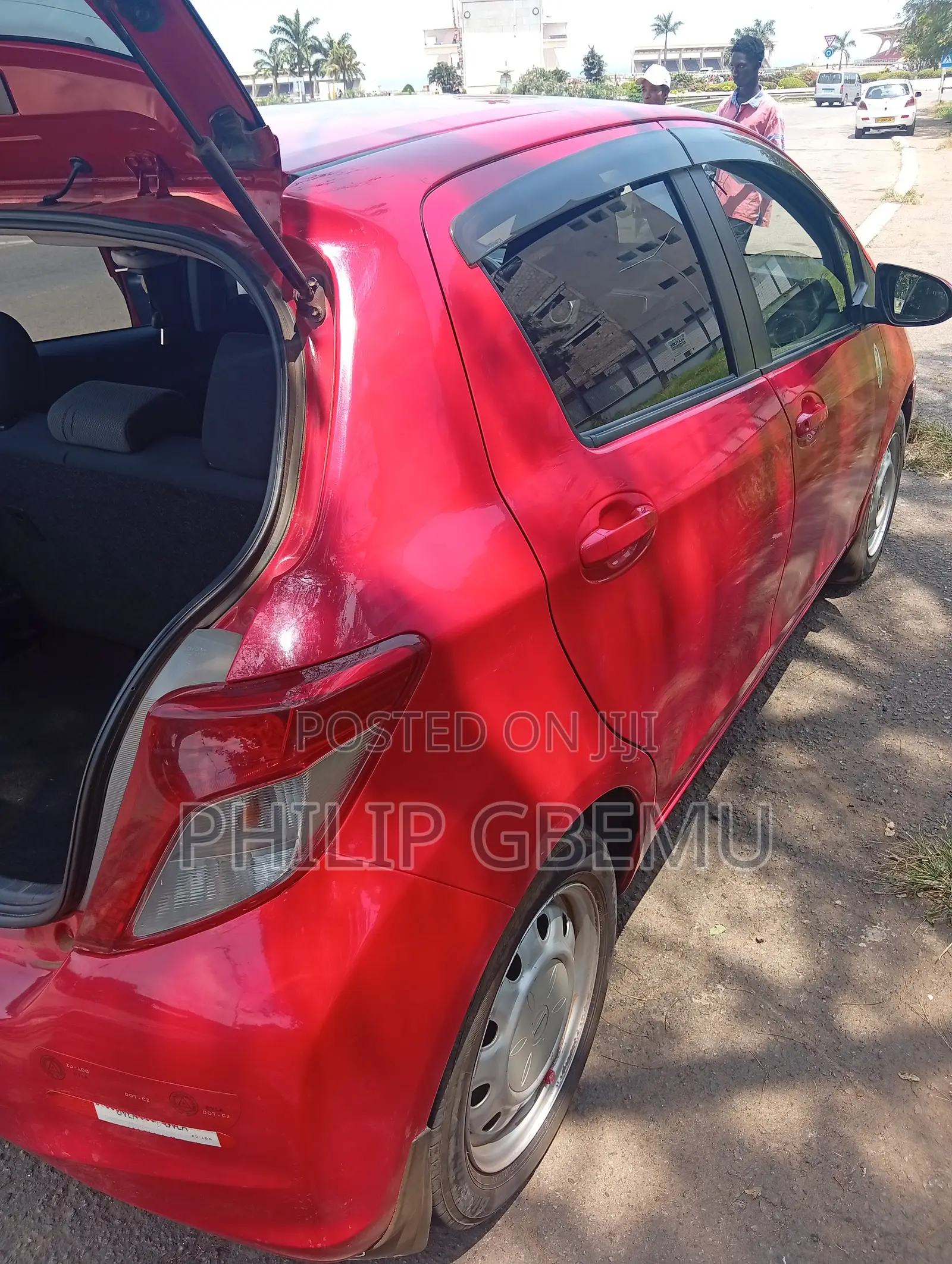 Toyota Vitz 1.0 FWD 5dr 2013 Red