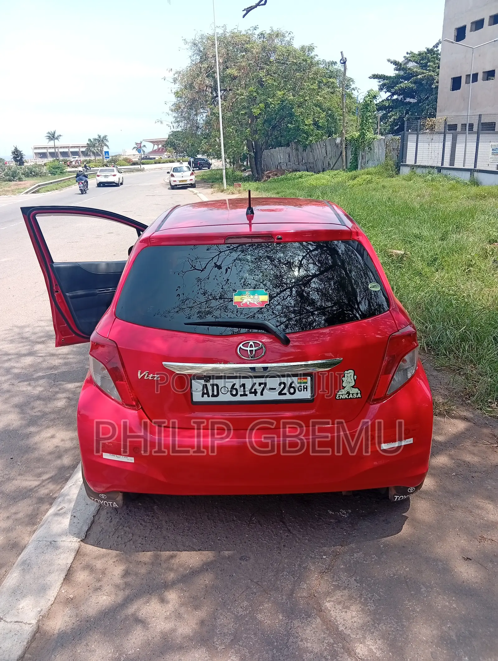 Toyota Vitz 1.0 FWD 5dr 2013 Red