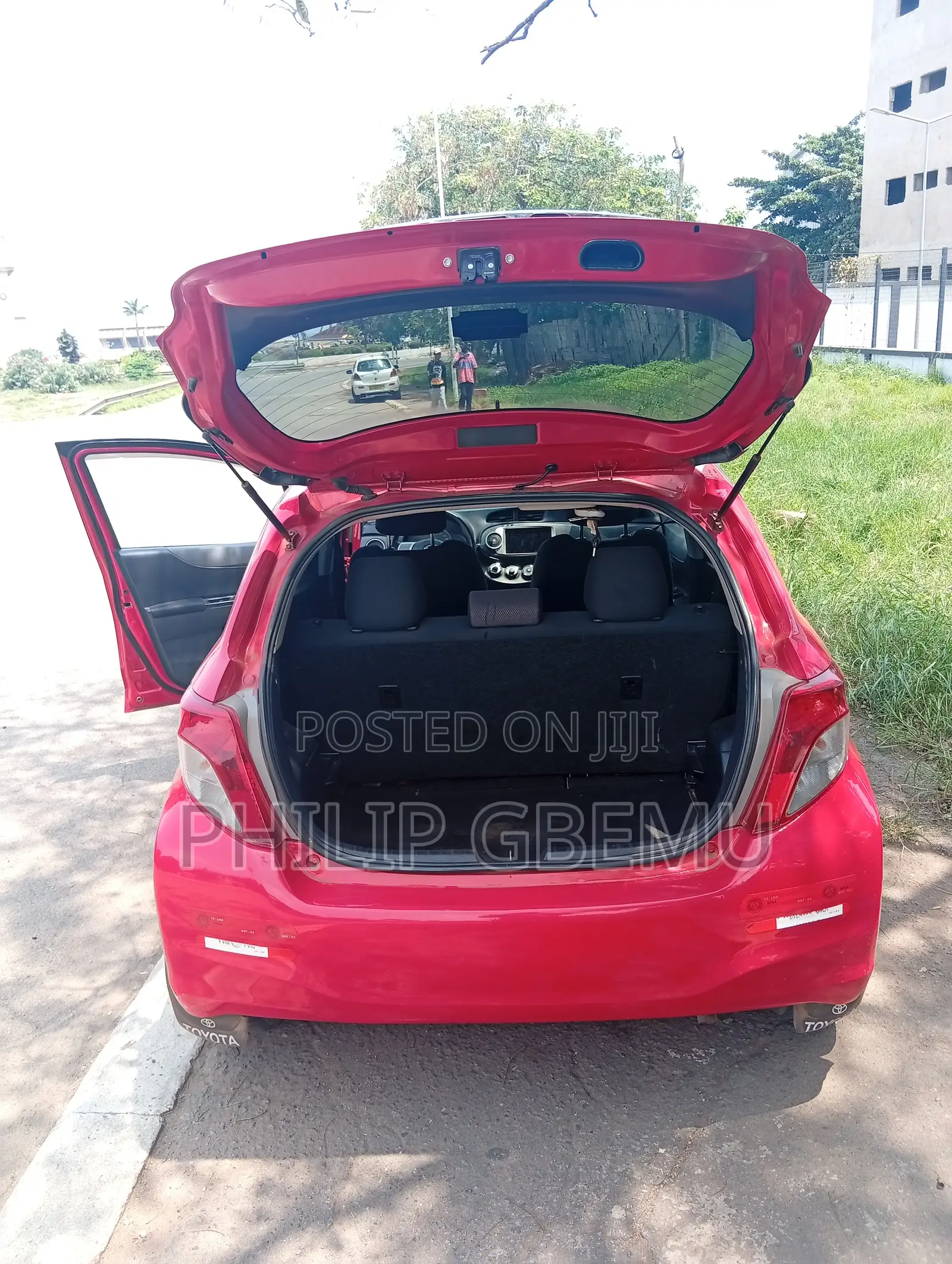 Toyota Vitz 1.0 FWD 5dr 2013 Red