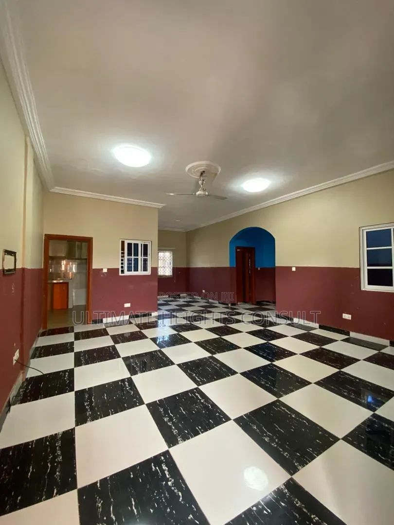 2bdrm Apartment in Dansoman, Round About for rent