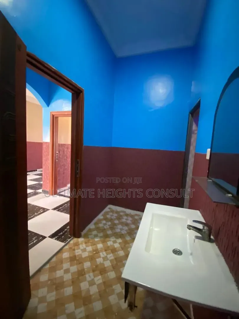 2bdrm Apartment in Dansoman, Round About for rent