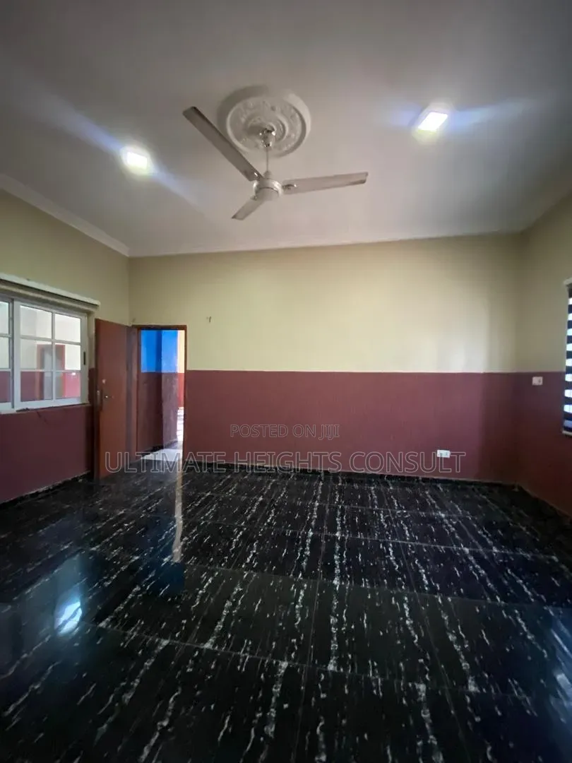 2bdrm Apartment in Dansoman, Round About for rent