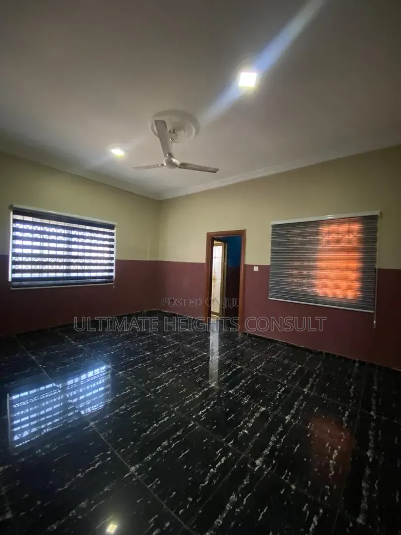 2bdrm Apartment in Dansoman, Round About for rent