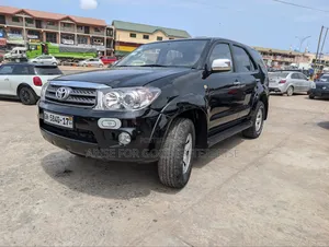 Toyota Fortuner 2.7 AWD 2011 Black