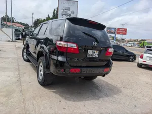 Toyota Fortuner 2.7 AWD 2011 Black