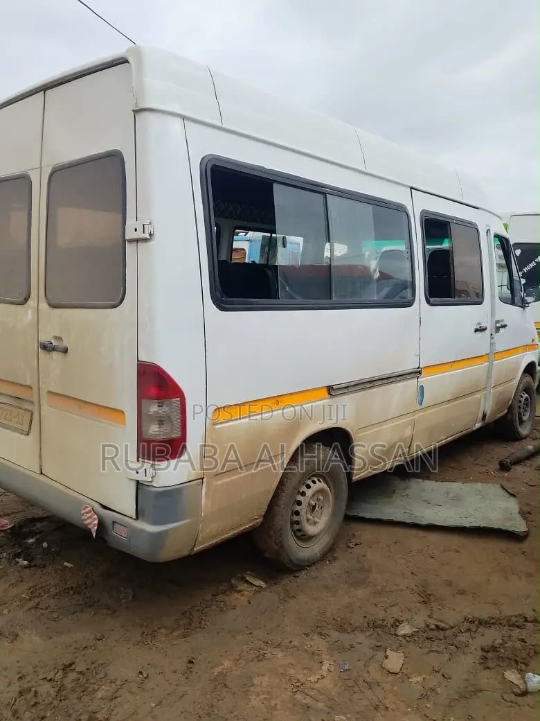 Mercedes-Benz Sprinter 2004 White
