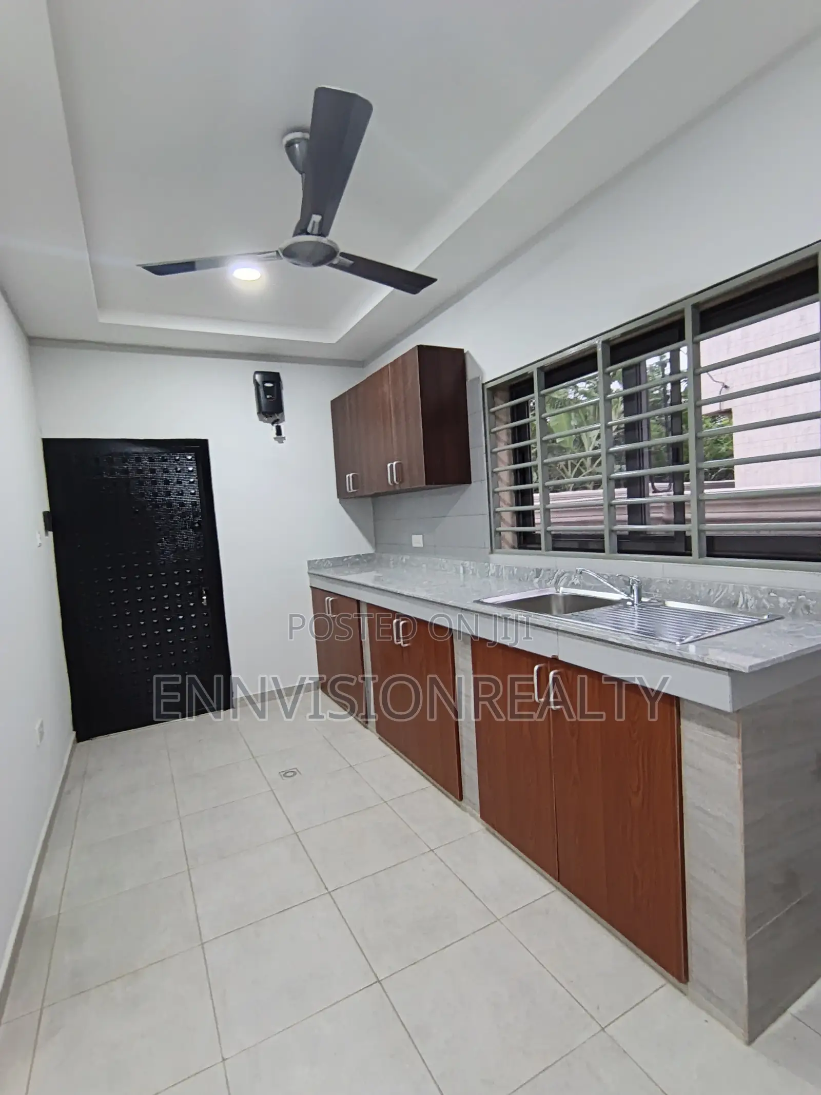2bdrm Townhouse/Terrace in Post Office Area for sale
