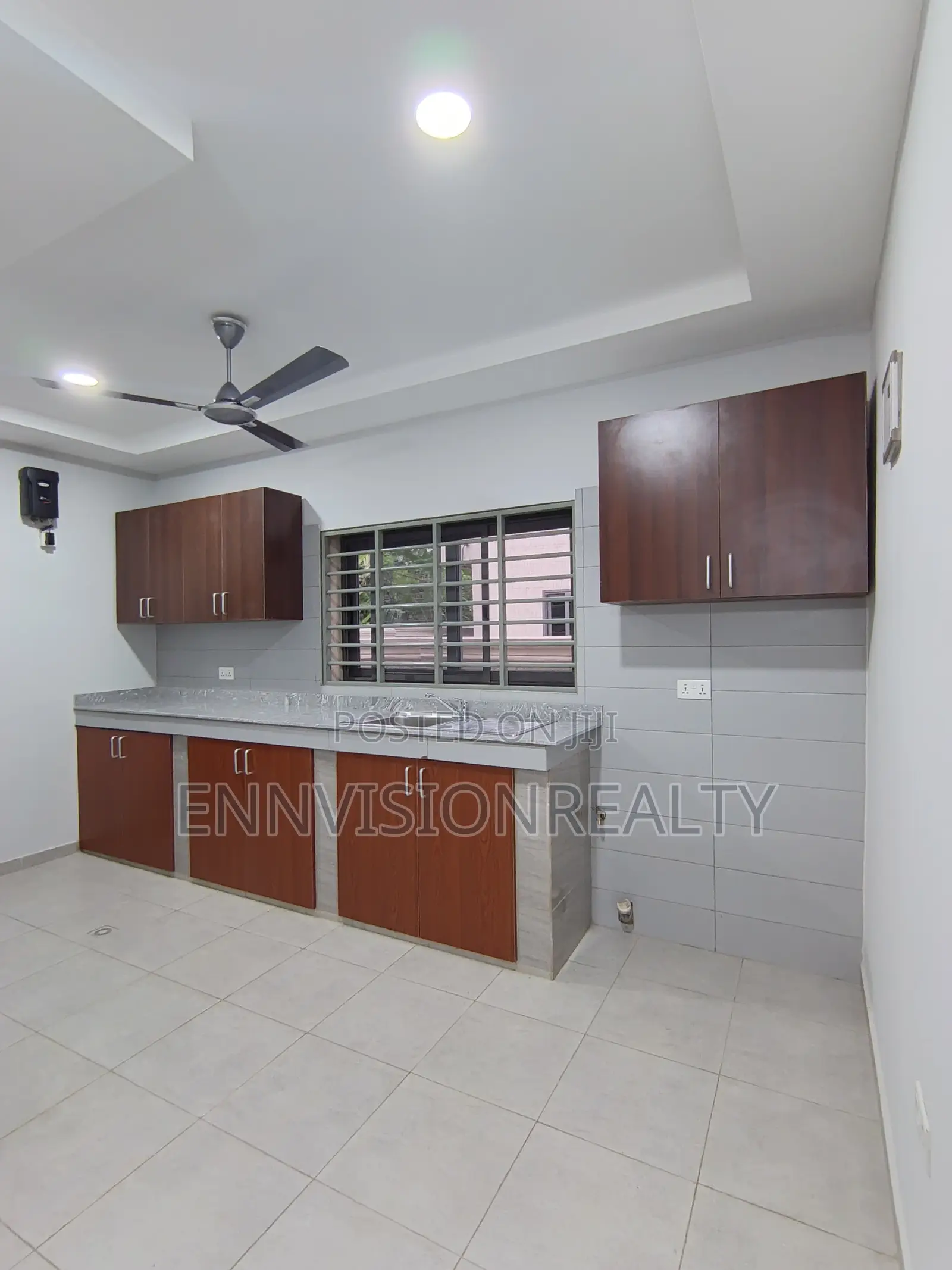 2bdrm Townhouse/Terrace in Post Office Area for sale