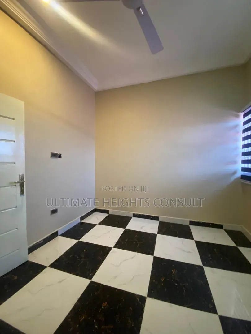 1bdrm Apartment in Dansoman, Round About for rent