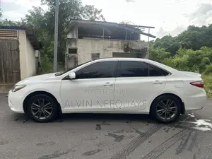 Toyota Camry SE 4dr Sedan (2.5L 4cyl 6A) 2016 White