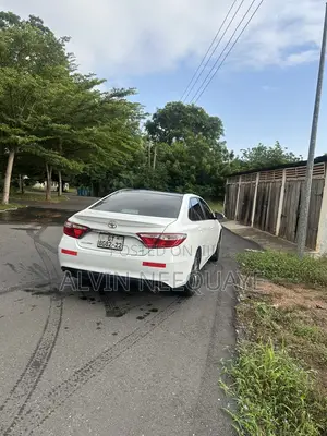 Toyota Camry SE 4dr Sedan (2.5L 4cyl 6A) 2016 White