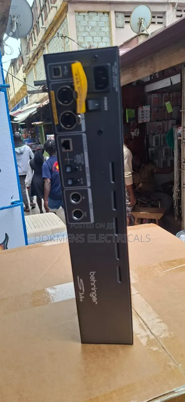 Behringer S16 Stage Box