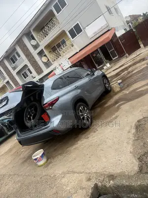 Toyota Highlander XLE 2022 Gray