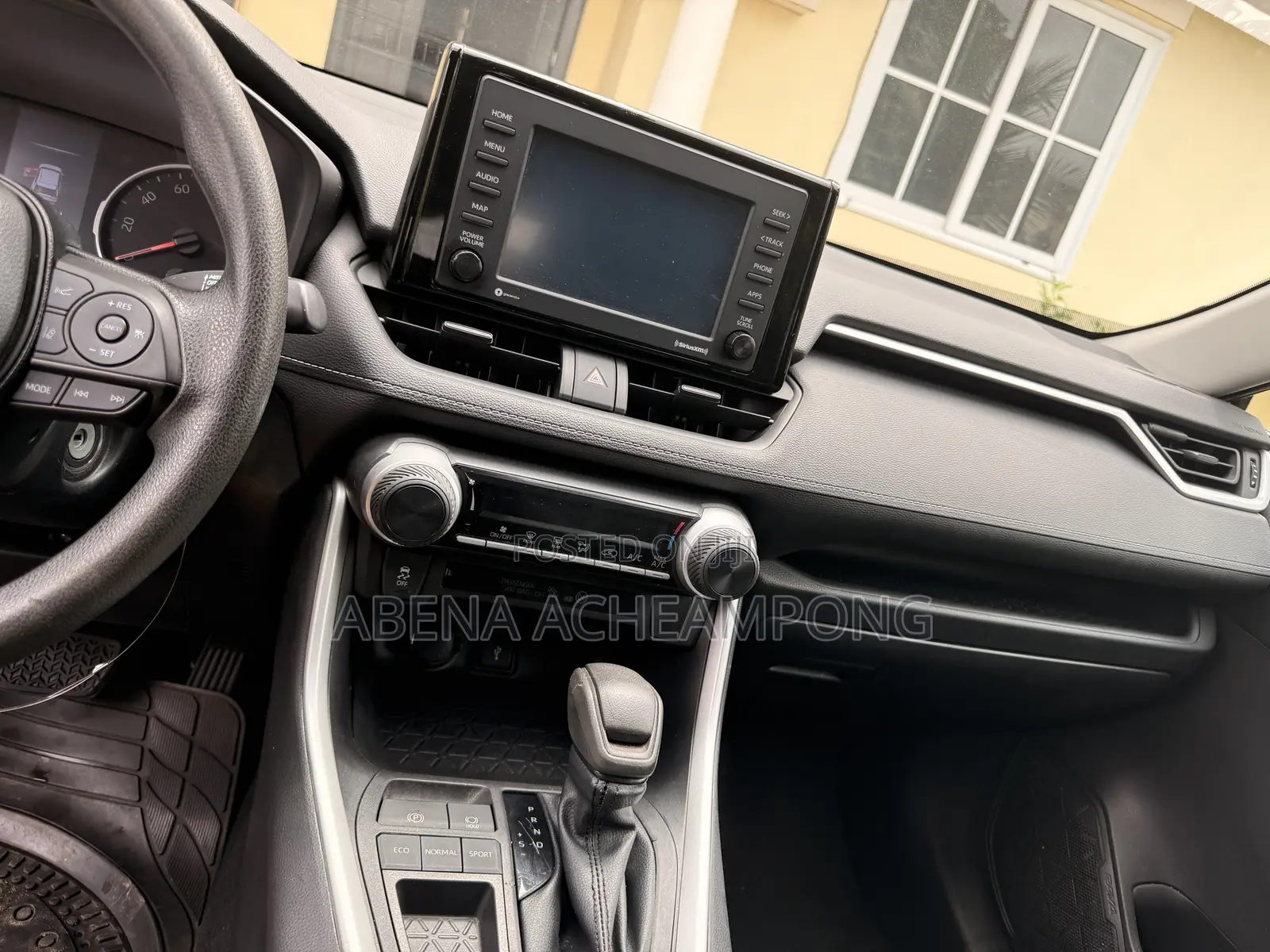 Toyota RAV4 LE 2021 Silver
