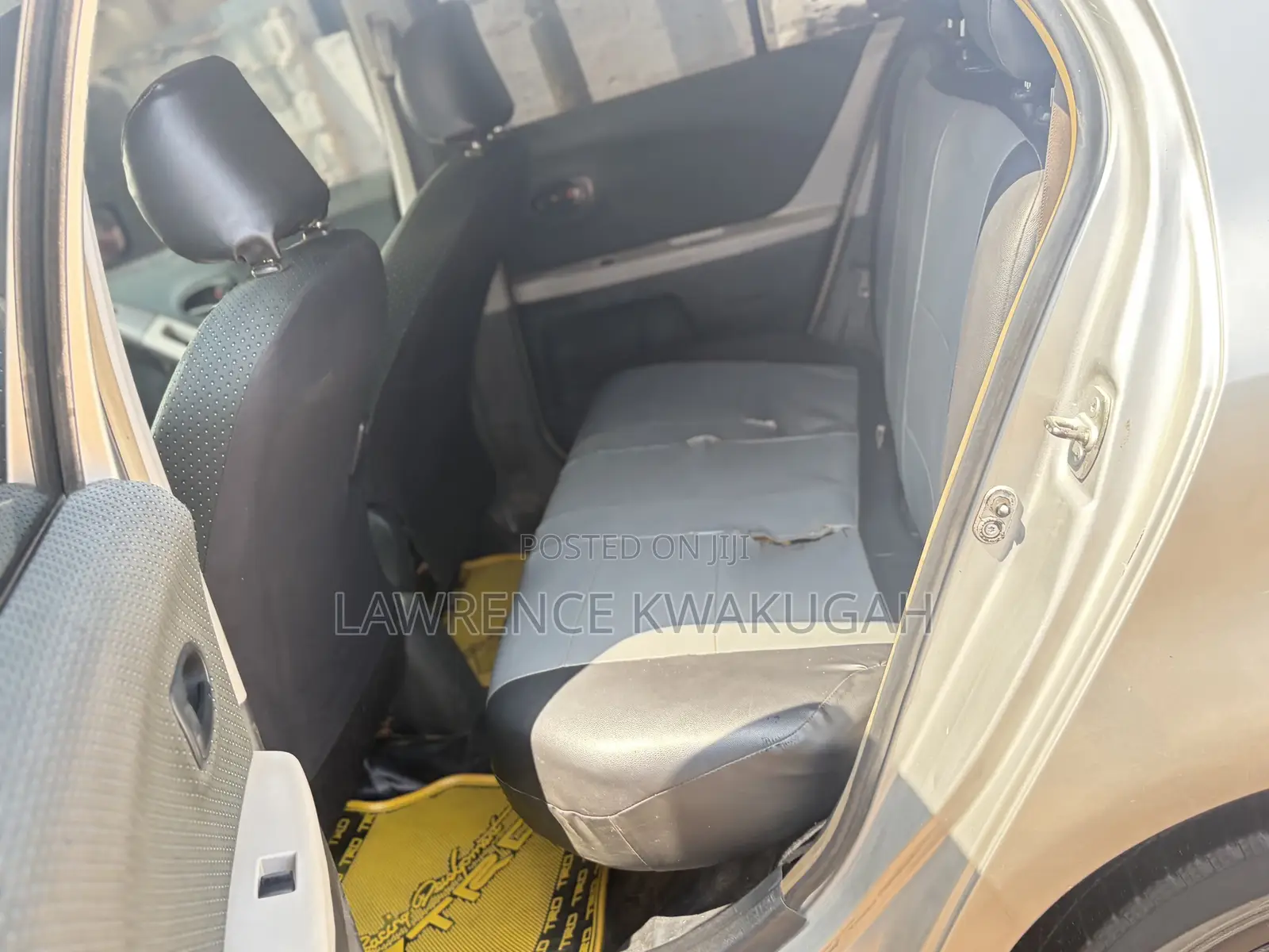 Toyota Vitz 2006 Silver