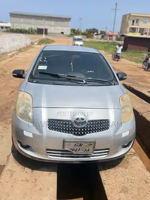Toyota Vitz 2006 Silver