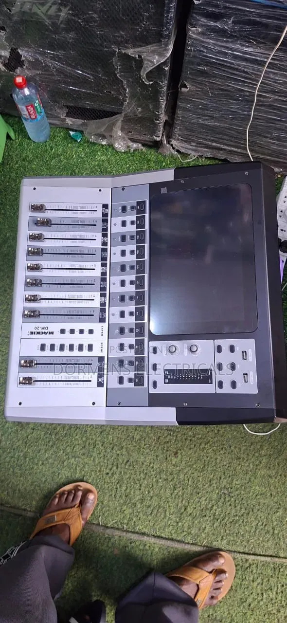 Mackie Dm-20 16 Channel Digital Mixer