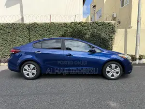 Kia Forte LX Hatchback 2018 Blue