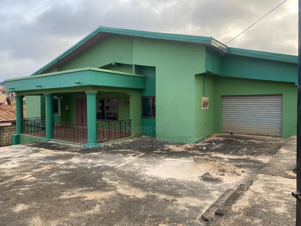9bdrm House in Sofoline Adoato, Kumasi Metropolitan for sale