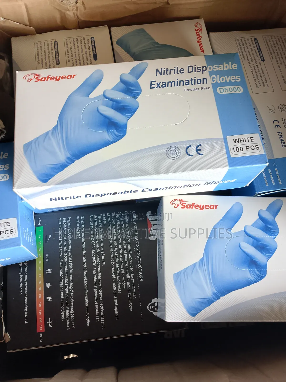 Quality Disposable Examination Nitrile Gloves. (White)<> Safeyear.