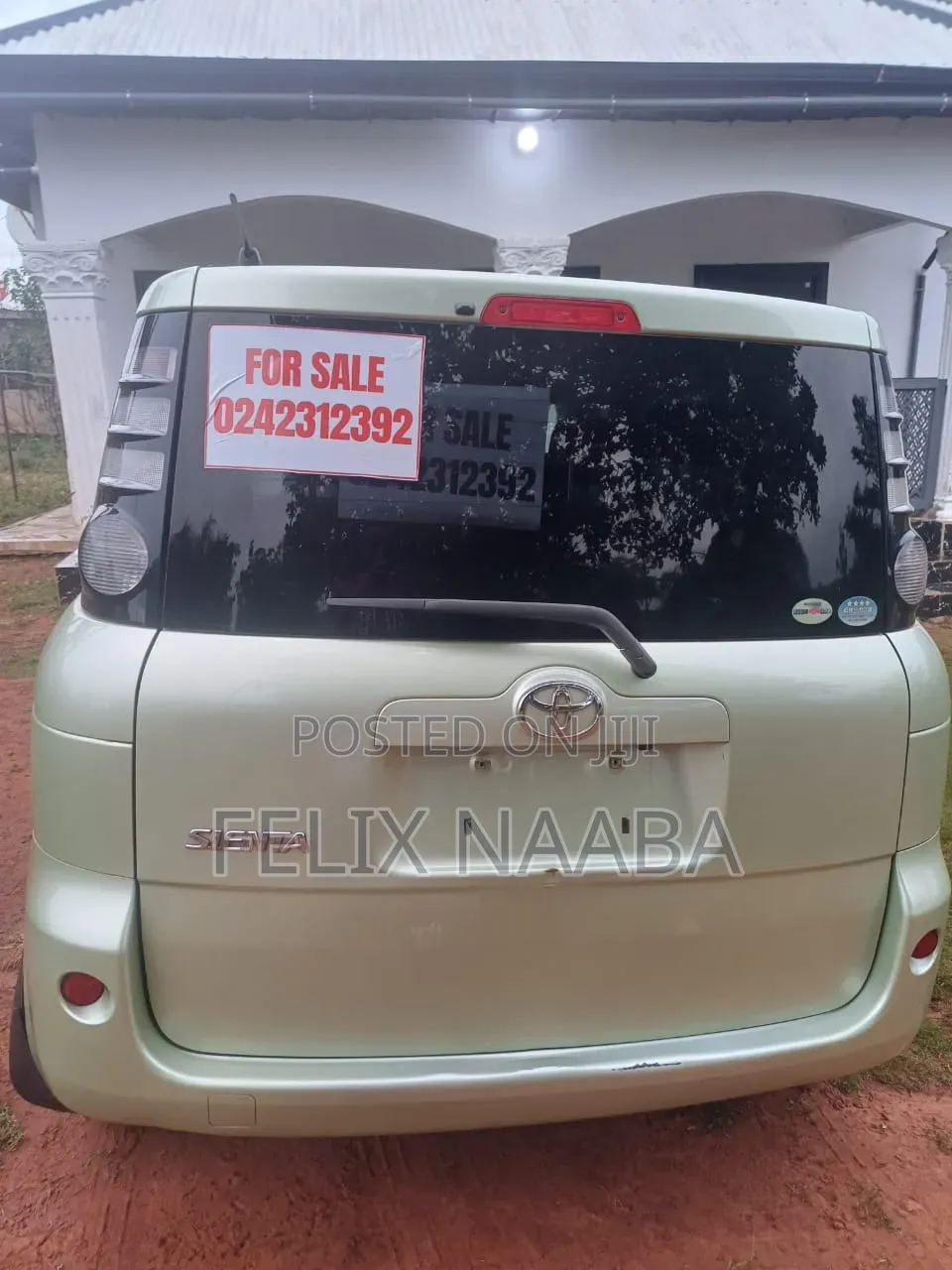 Toyota Sienta 2010