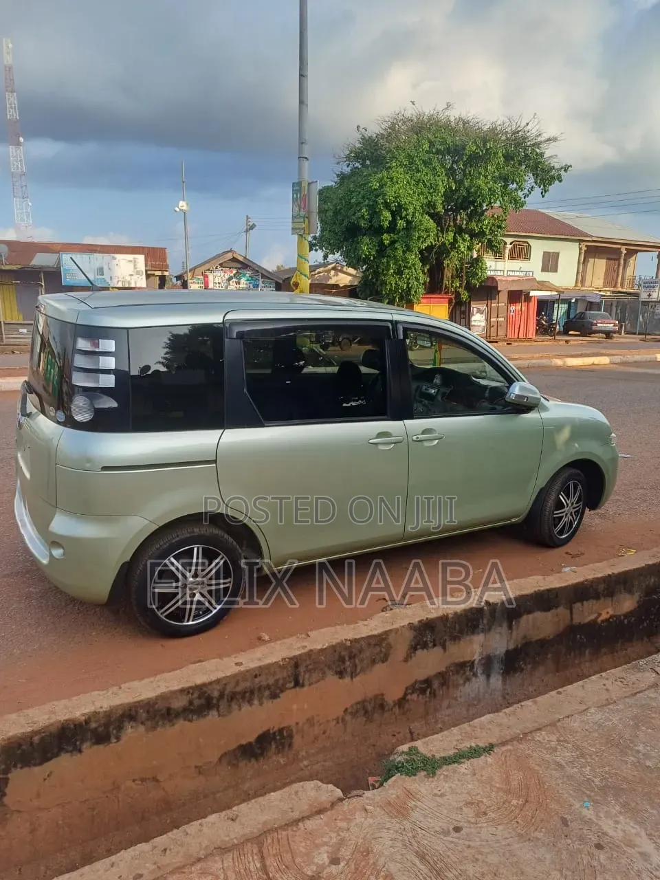 Toyota Sienta 2010